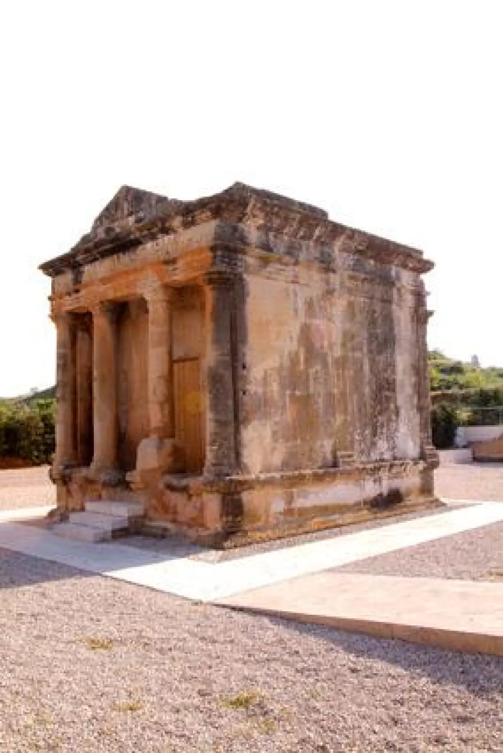 FABARA. Mausoleo romano.