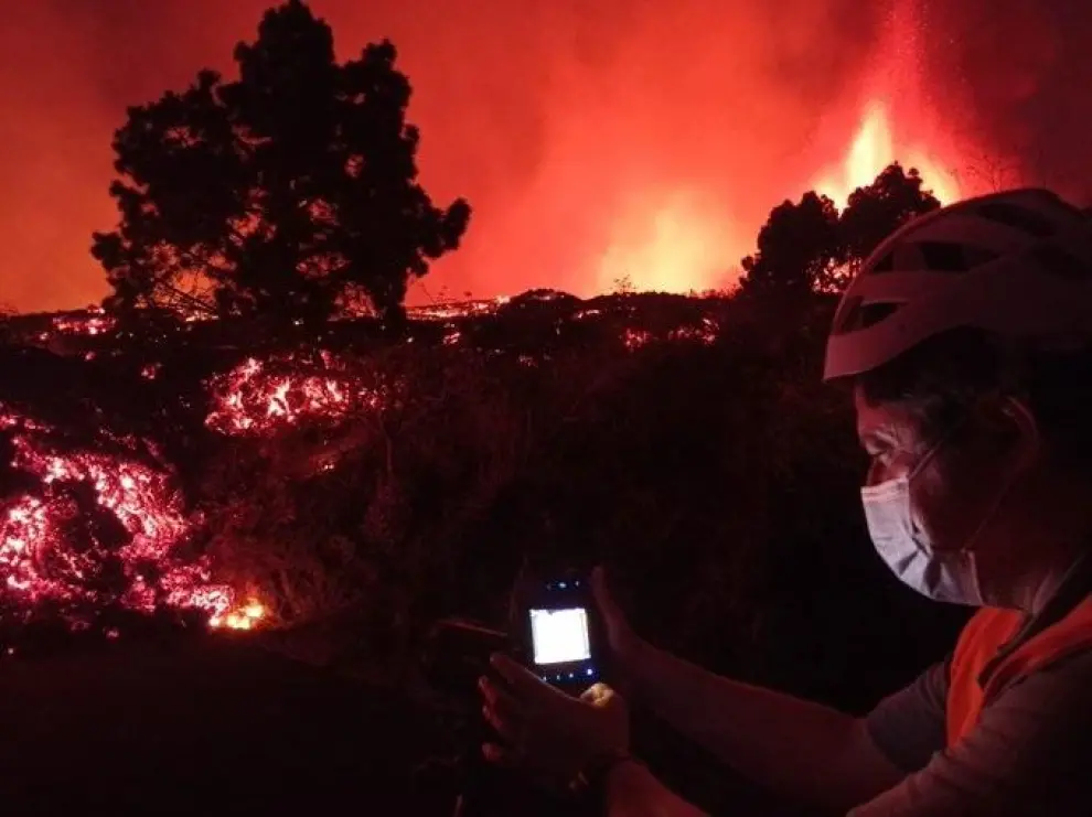 Las coladas de lava de La Palma bajan a 1.075 grados y una velocidad de 700 metros por hora