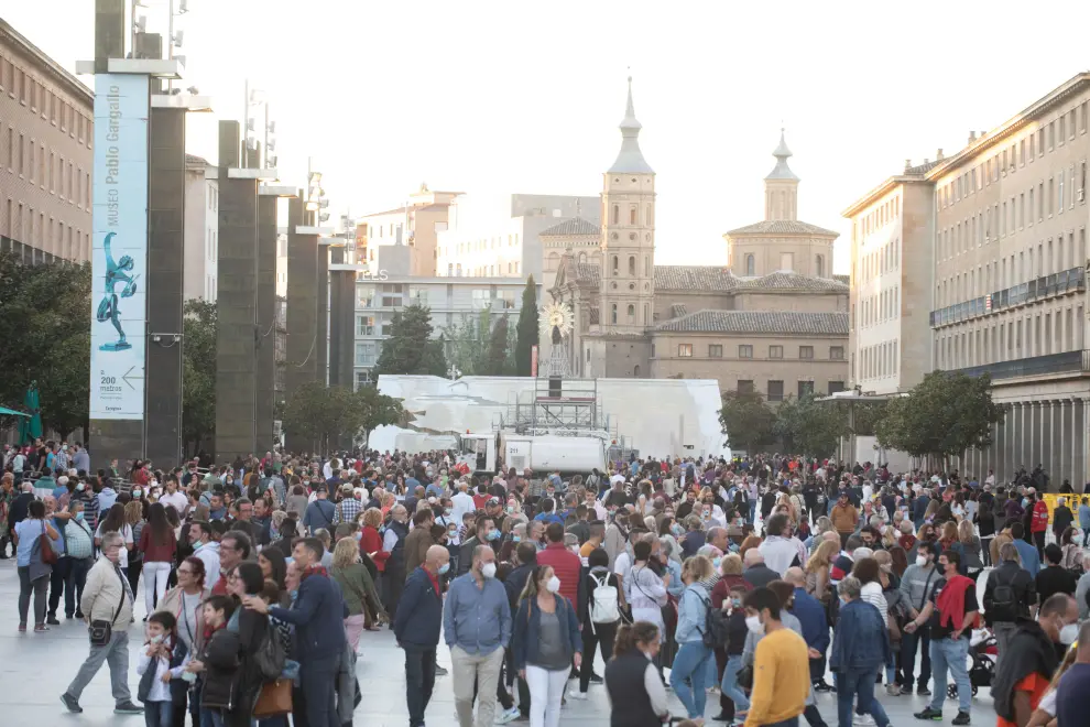 Ambiente en la plaza del Pilar de Zaragoza, con presencia de turistas en las 'no fiestas' del Pilar 2021