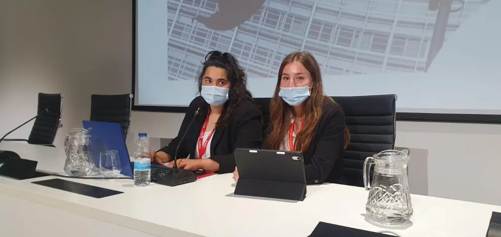 Dos de las participantes en el debate sobre Salud Mental en la Universidad San Jorge.