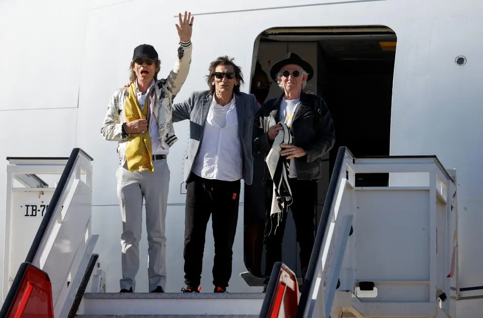 Mick Jagger of the Rolling Stones gestures as he arrives at Adolfo Suarez Madrid-Barajas Airport, in Madrid, Spain, May 26, 2022. REUTERS/Juan Medina MUSIC-ROLLING STONES/SPAIN