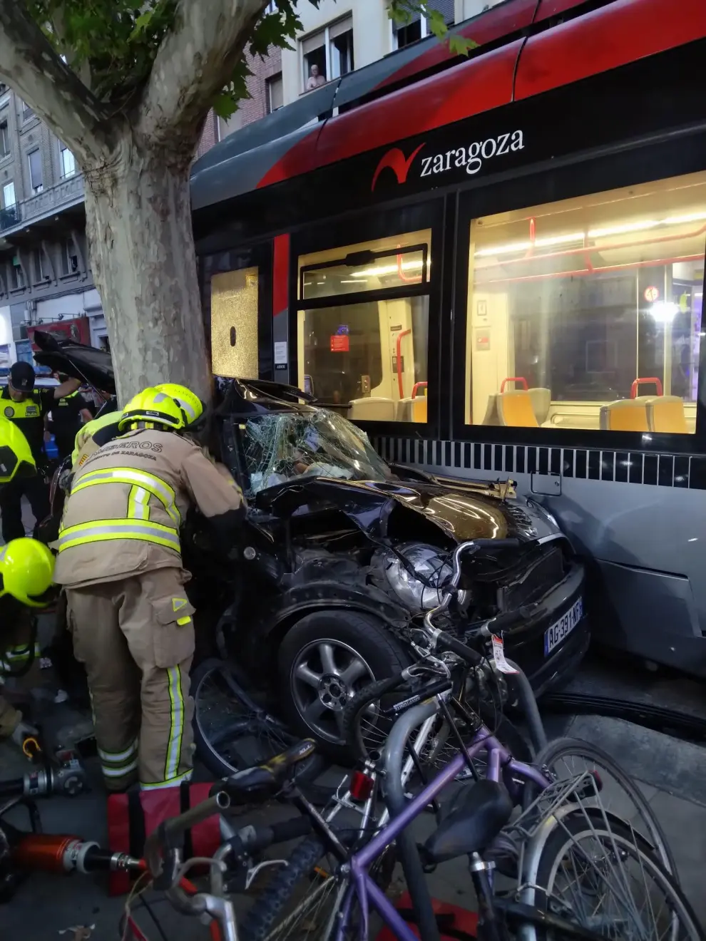 El accidente se ha producido en la intersección entre las calles Fernando El Catolico y Corona de Aragon.