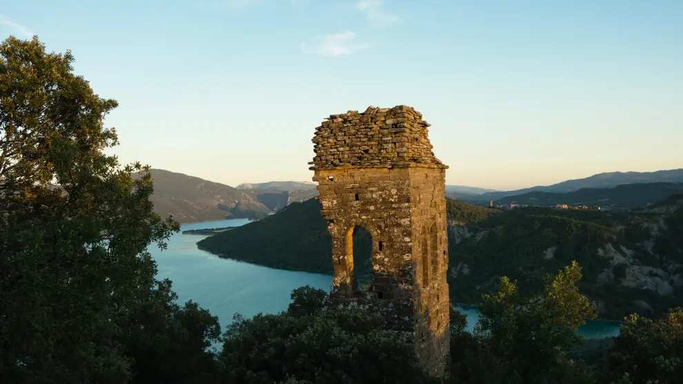 Una imagen de la atalaya de Morillo de Tou, con vistas al pantano de Mediano.