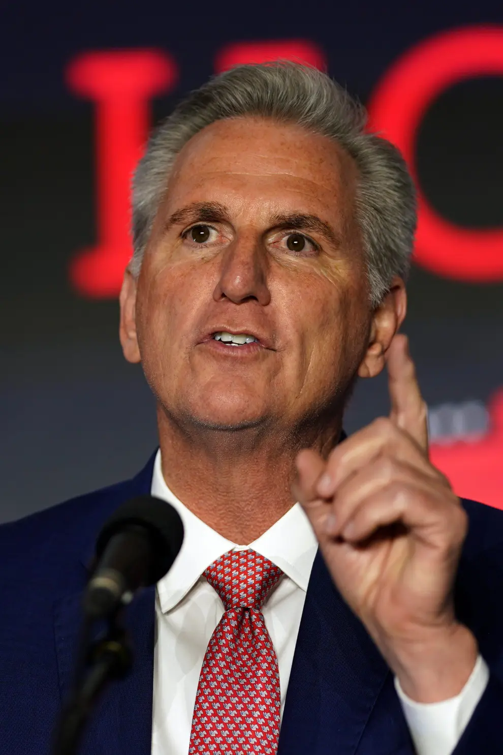 Washington Dc (United States), 10/11/2022.- House Minority Leader Rep. Kevin McCarthy (R) speaks at at an election night party at the Westin Hotel in Washington, DC, USA, 09 November 2022. The US midterm elections are held every four years at the midpoint of each presidential term and this year include elections for all 435 seats in the House of Representatives, 35 of the 100 seats in the Senate and 36 of the 50 state governors as well as numerous other local seats and ballot issues. (Elecciones, Estados Unidos) EFE/EPA/WILL OLIVER USA MIDTERM ELECTIONS