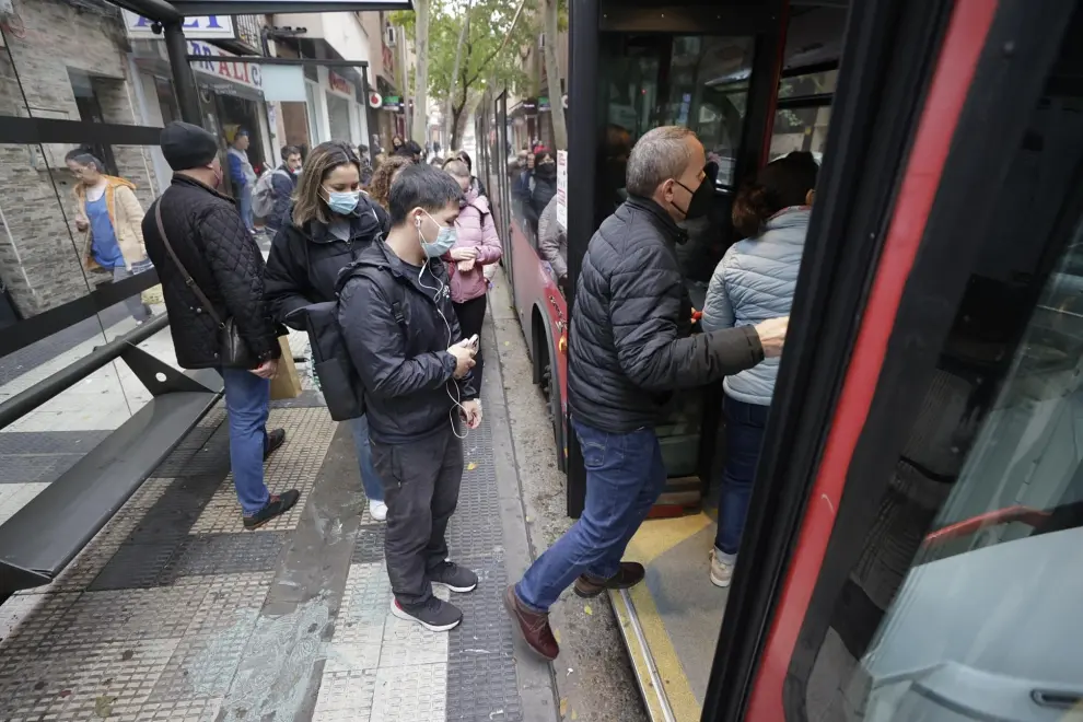Los trabajadores del bus urbano retoman este lunes la huelga en Zaragoza.