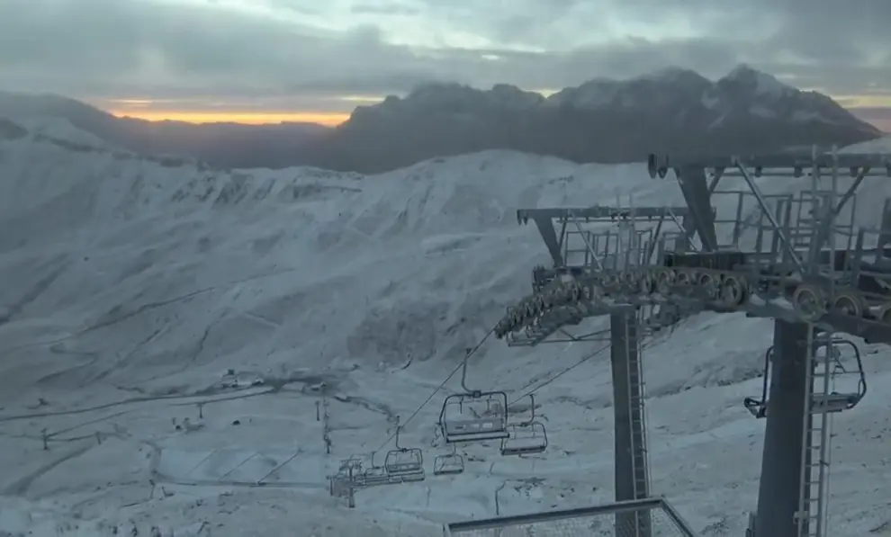 Así ha amanecido la estación de esquí de Formigal este sábado, 19 de noviembre.