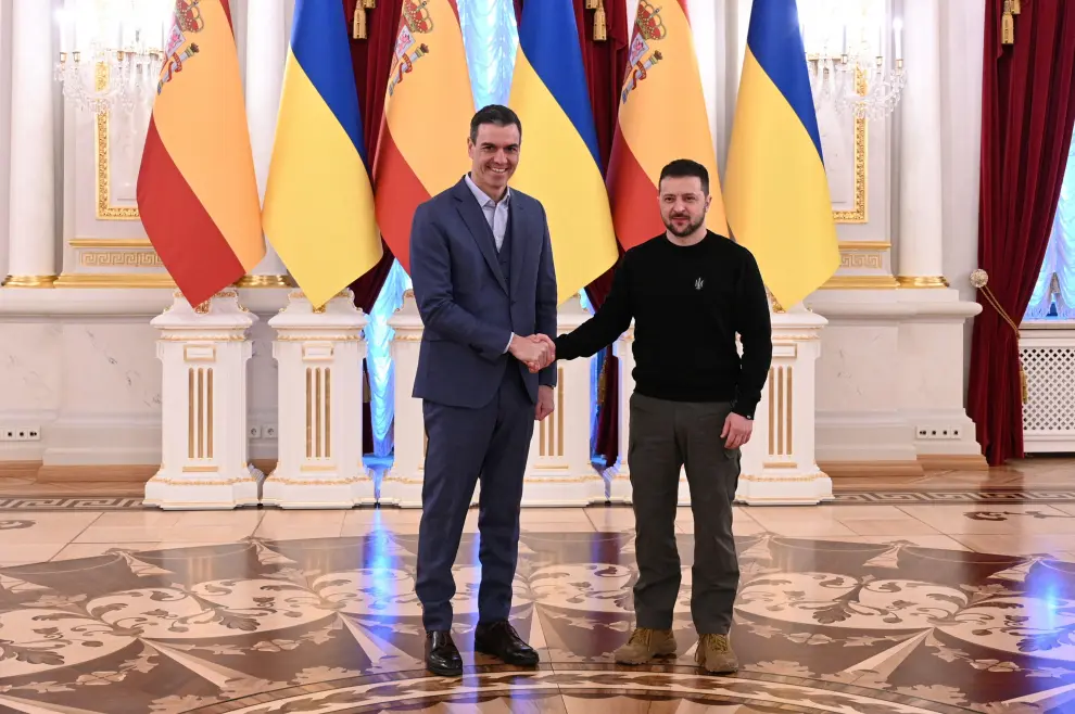 Pedro Sánchez y Volodímir Zelenski, durante su rueda de prensa conjunta tras su encuentro de este jueves en Kiev, Ucrania.