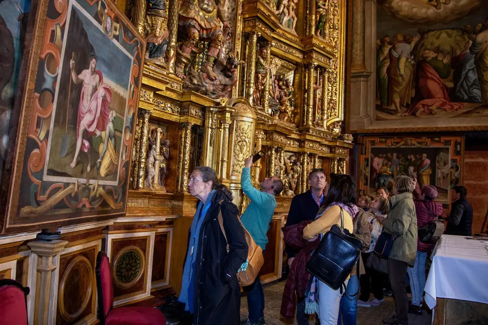 Imágenes del cierre y apertura del retablo mayor de Ibdes