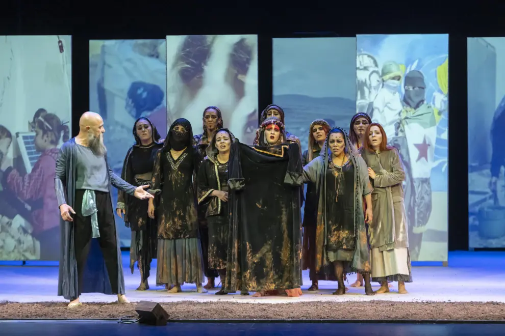 Los alumnos de la Escuela de Teatro representan Troyanas en el Teatro Principal de Zaragoza