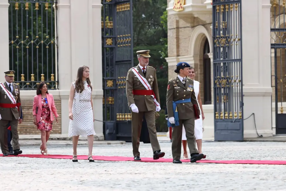 La princesa Leonor llega con sus padres, los reyes Felipe y Letizia, a la Academia General Militar de Zaragoza
