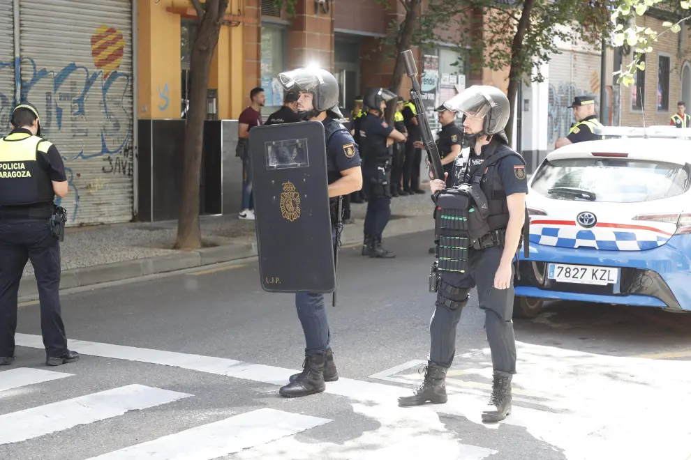 Despliegue policial por el tiroteo en la calle Lasierra Purroy de Torrero, en Zaragoza.