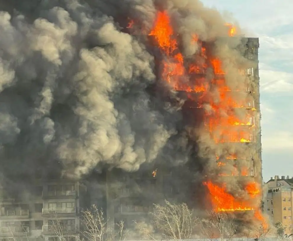 Imagen del incendio del edificio en Valencia