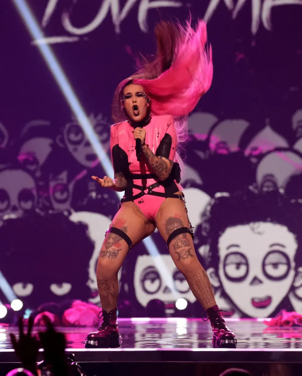 Megara, en representación de San Marino, actúa en el escenario durante la segunda semifinal del Festival de la Canción de Eurovisión 2024