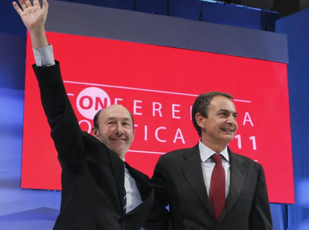 Alfredo Pérez-Rubalcaba y José Luis Rodríguez Zapatero, ayer, en la conferencia política del PSOE