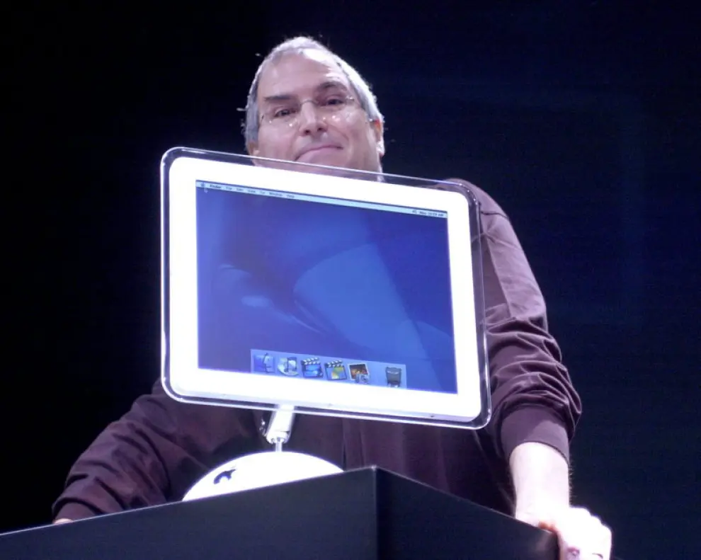 En 2002 el iMac cambió radicalmente de diseño