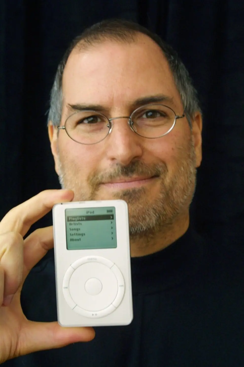 El primer iPod fue presentado en 2001 y revolucionó el mundo de la música, cómo escucharla y cómo comprarla