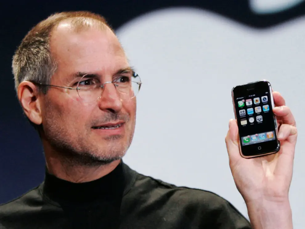 El iPhone es, probablemente, el invento de Jobs con mejor aceptación en el mundo, fue presentado en 2007