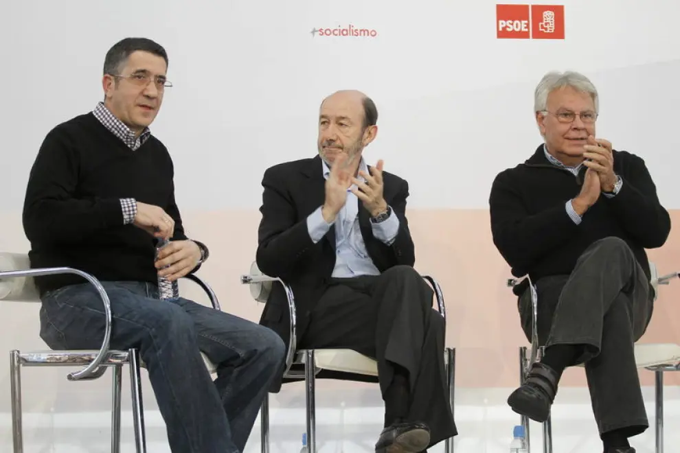 Patxi López con Alfredo Pérez Rubalcaba y Felipe González