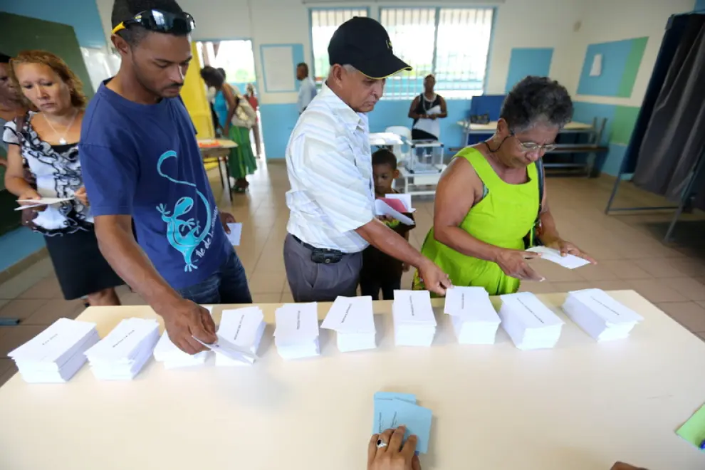 Primeras votaciones en la isla de Reunión
