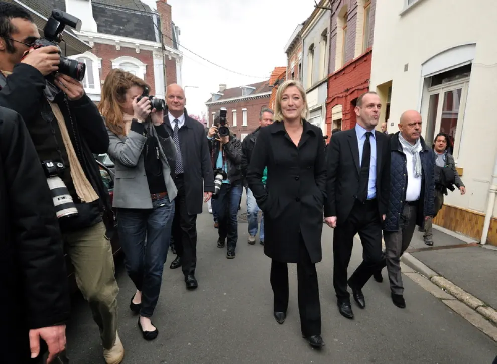 Marine Le Pen acude a votar