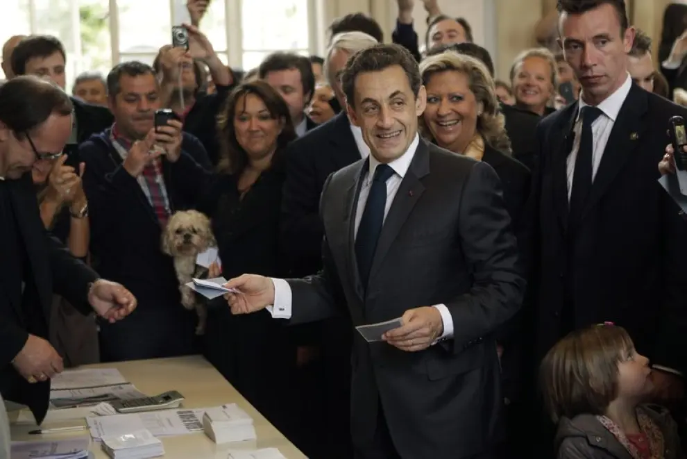 Sarkozy, candidato a la presidencia deposita su voto