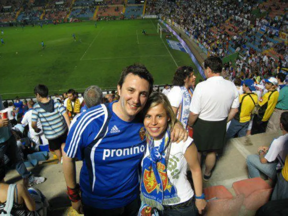 Enrico y Patricia en el estadio Ciudad de Levante el año pasado... Este año animaremos desde Zaragoza!!! SI SE PUEDE!!!