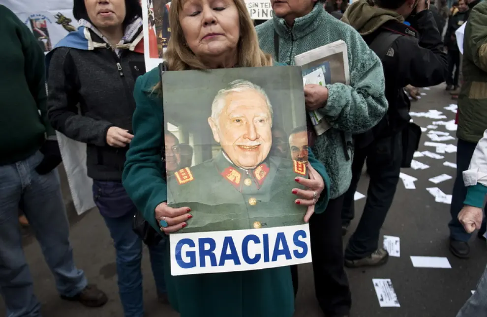 Un homenaje a Pinochet acaba con violentos incidentes
