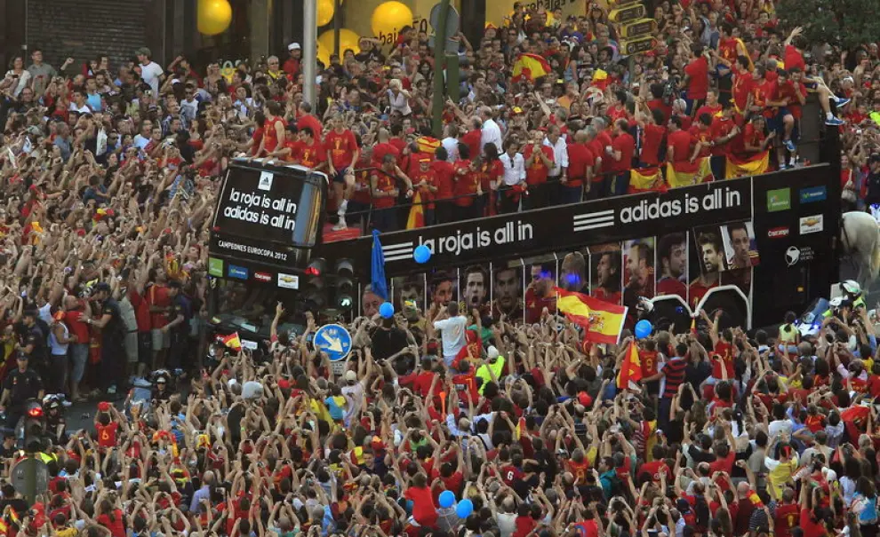 Miles de aficionados festejaron la Eurocopa en Madrid