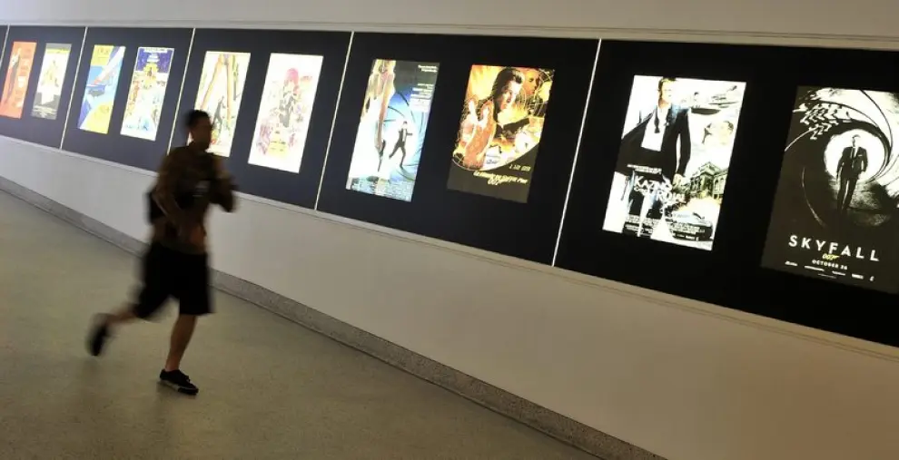 Una exposición recorre los 50 años del famoso espía James Bond