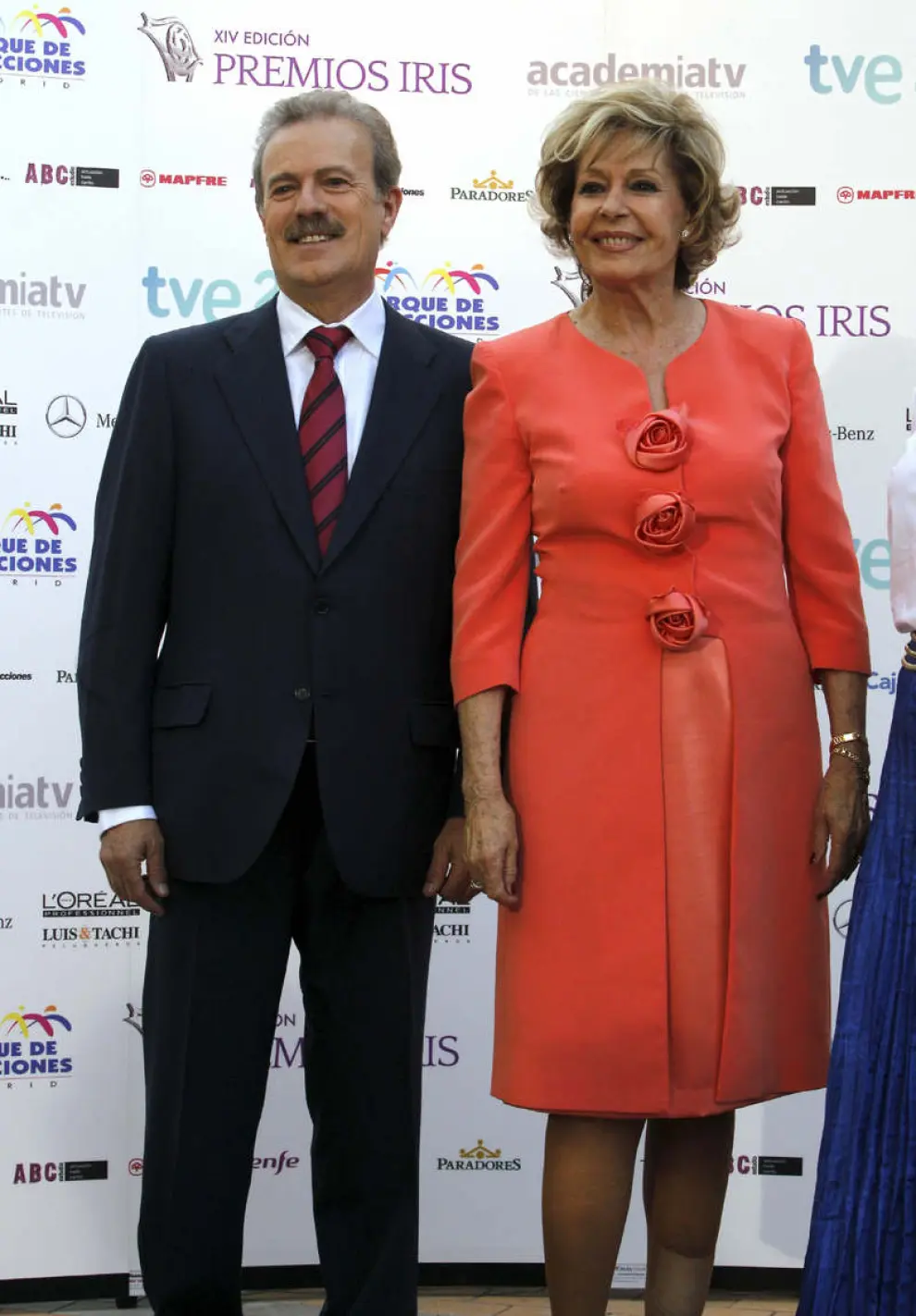 El presidente de la Academia, Manuel Campo Vidal, y la presentadora Laura Valenzuela
