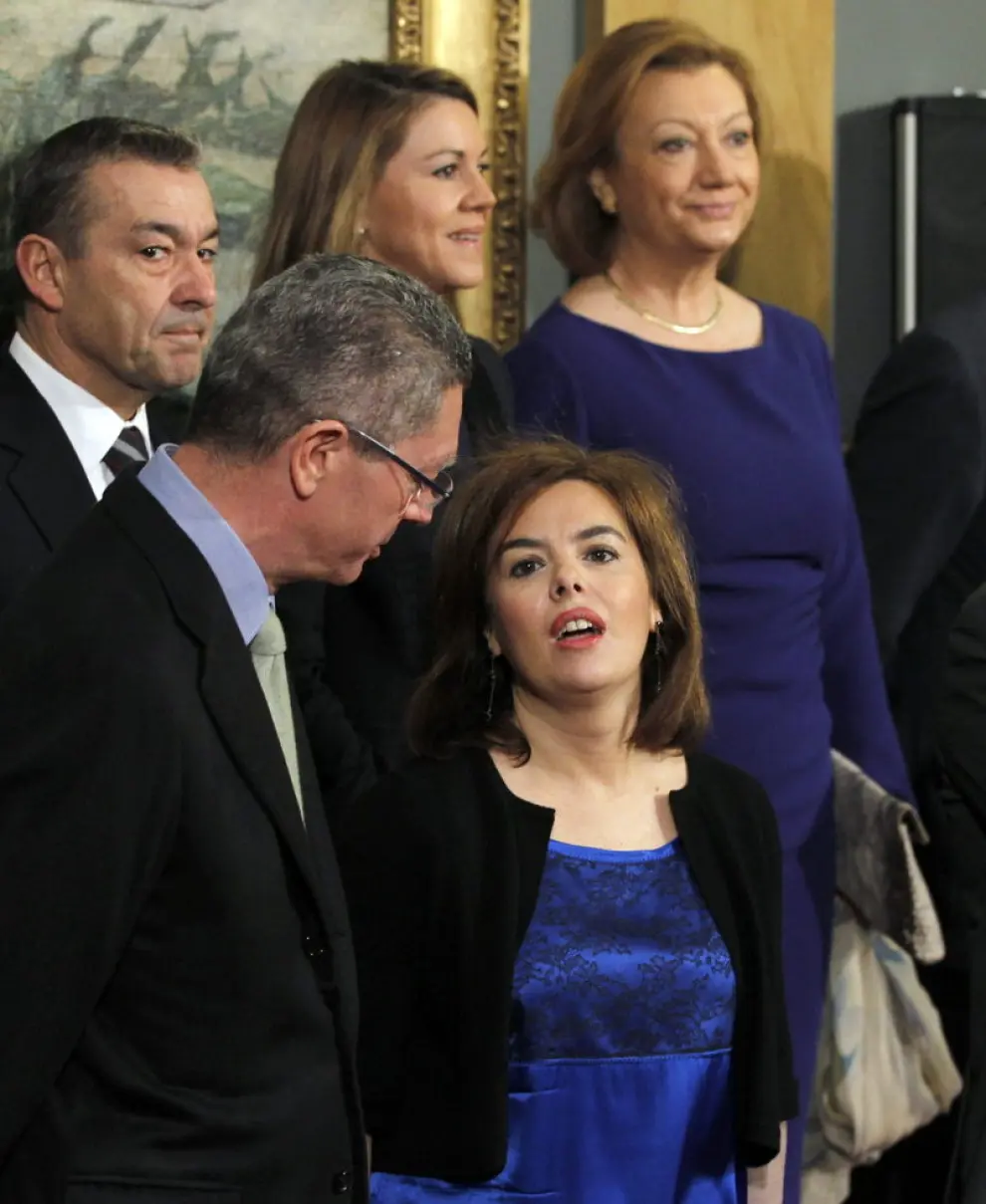 La vicepresidenta Soraya Sáenz de Santamaría, con el ministro de Justicia, Alberto Ruíz-Gallardón, junto a la presidenta autonómica de Aragón, Luisa Fernanda Rudi