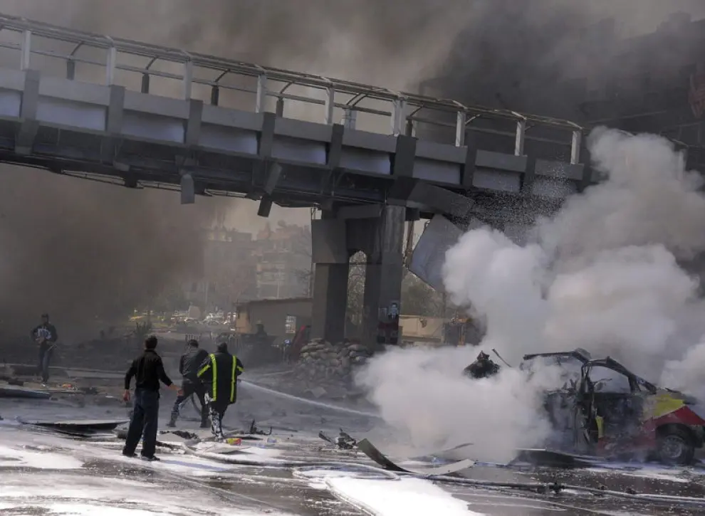 Al menos 53 personas han muerto por la explosión de un coche bomba en el centro de la ciudad.