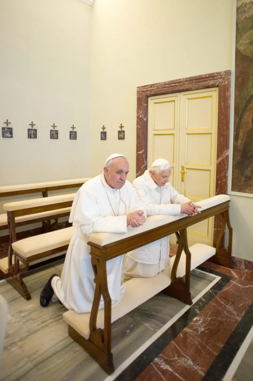 El papa Francisco ha ido a visitar al papa emérito Benedicto XVI en la residencia de Castel Gandolfo.