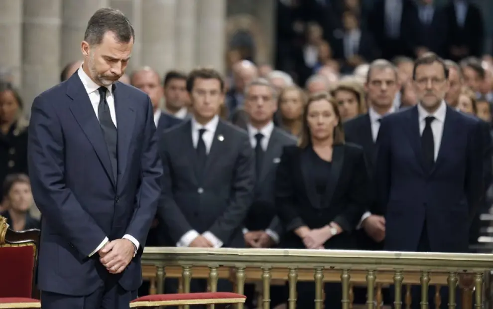 Los Principes y la Infanta Elena presiden el funeral por las víctimas del accidente de tren en Santiago