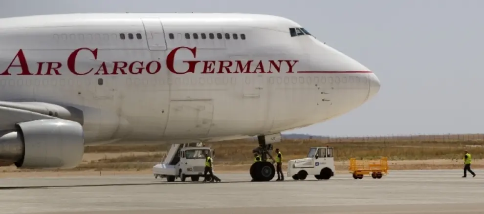 El aeropuerto de Teruel se estrena con un B747-400 procedente de Alemania.