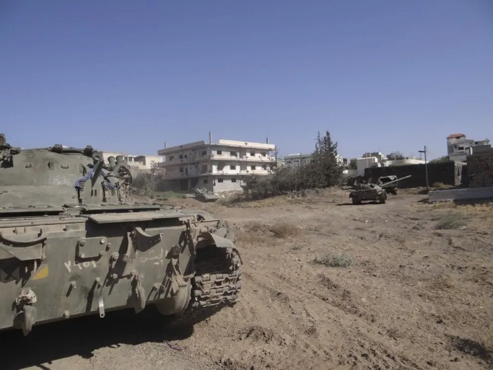 Un tanque en una ciudad cercada en Siria