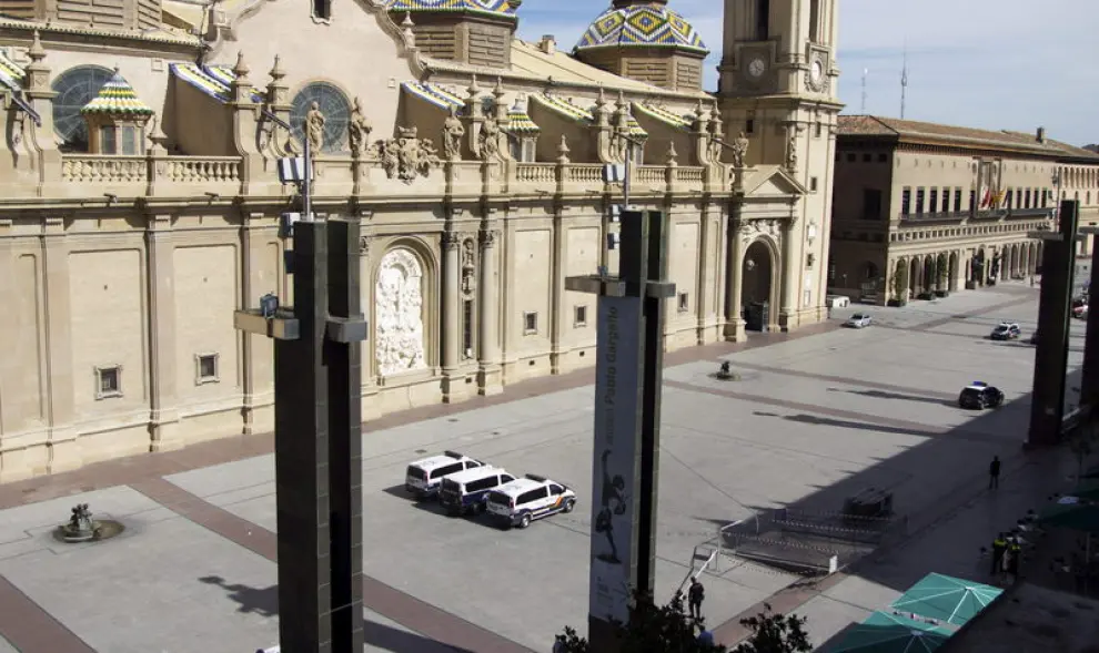 La plaza y la basílica del Pilar de Zaragoza han sido desalojadas este miércoles tras registrarse una explosión en el templo
