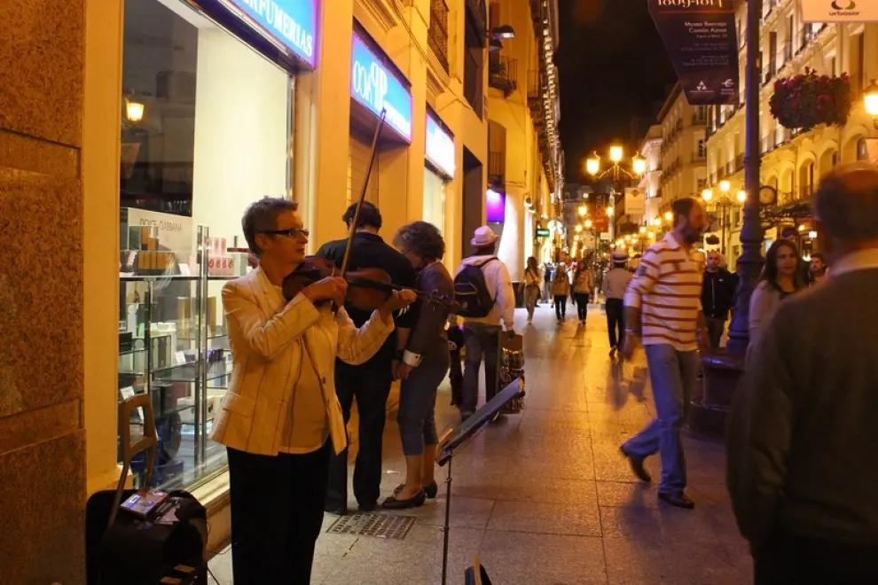 Artistas callejeros en Zaragoza durante las Fiestas del Pilar