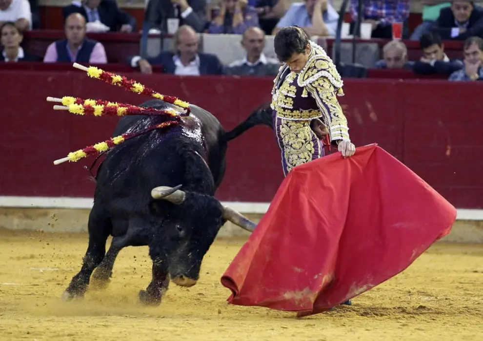 Luque y Mora lidiaron toros de la ganadería de Bañuelos.
