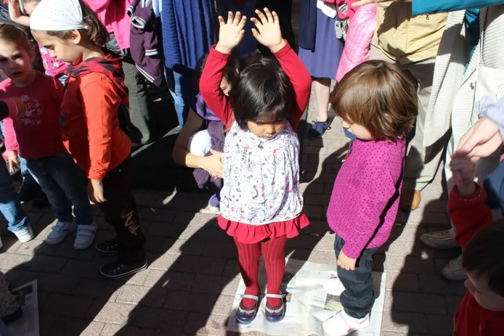 Verbena infantil en la plaza de Utrillas por las Fiestas del Pilar
