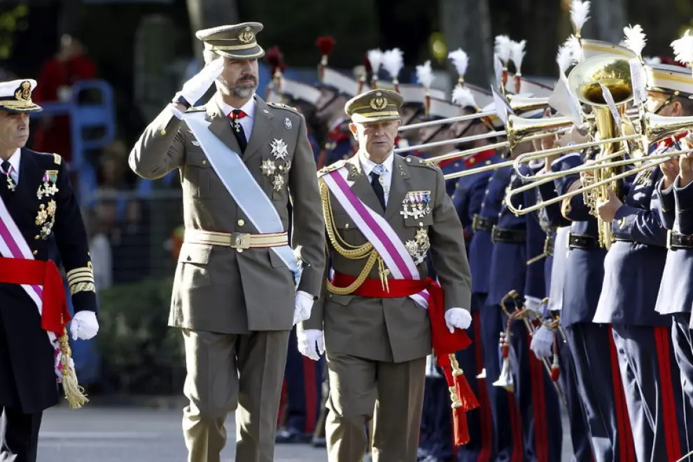 El Príncipe Felipe preside por primera vez este 12 de octubre el desfile de las Fuerzas Armadas con motivo de la Fiesta Nacional.