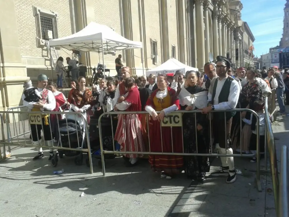 Zaragoza se vuelca un año más con la Ofrenda de Flores a la Virgen del Pilar