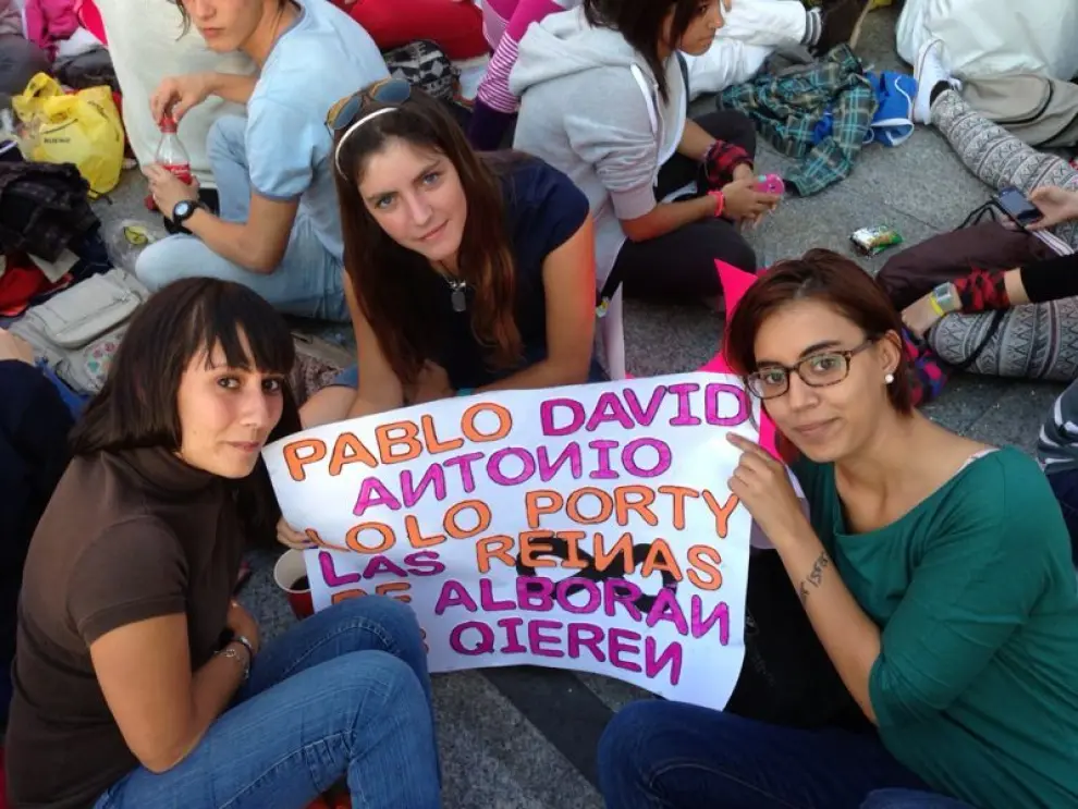 Cientos de fans de Pablo Alborán esperaban en la plaza del Pilar horas antes del concierto