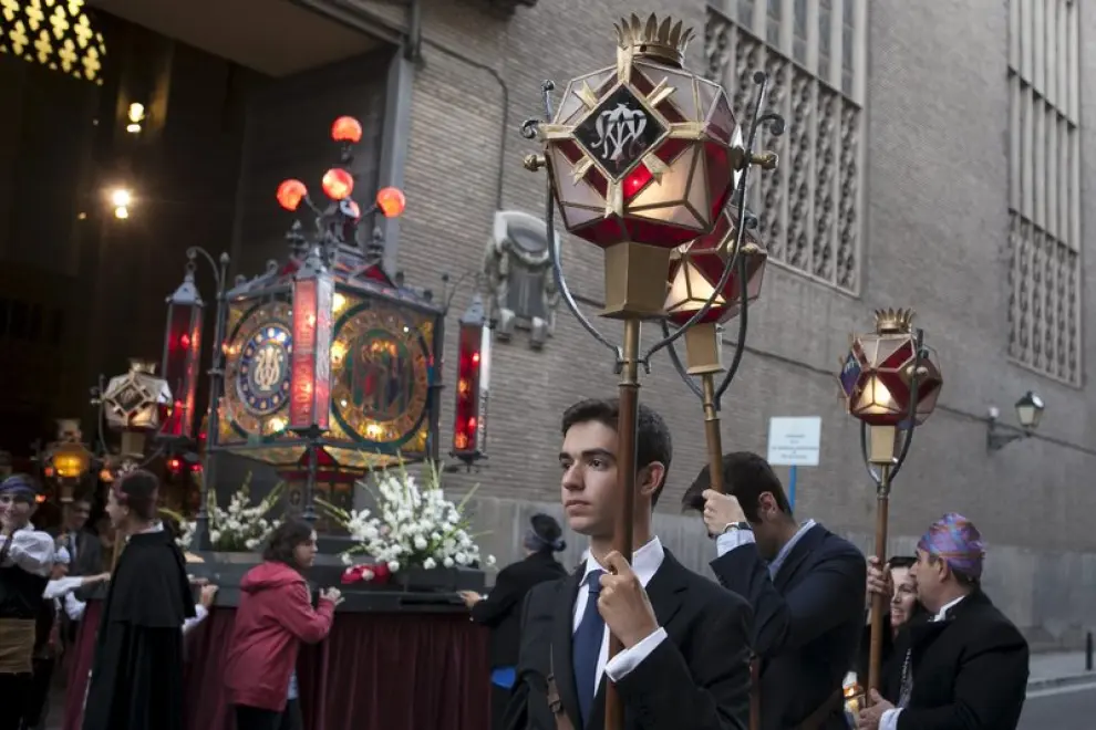 Procesion del Santo Rosario de Cristal por las calles de Zaragoza