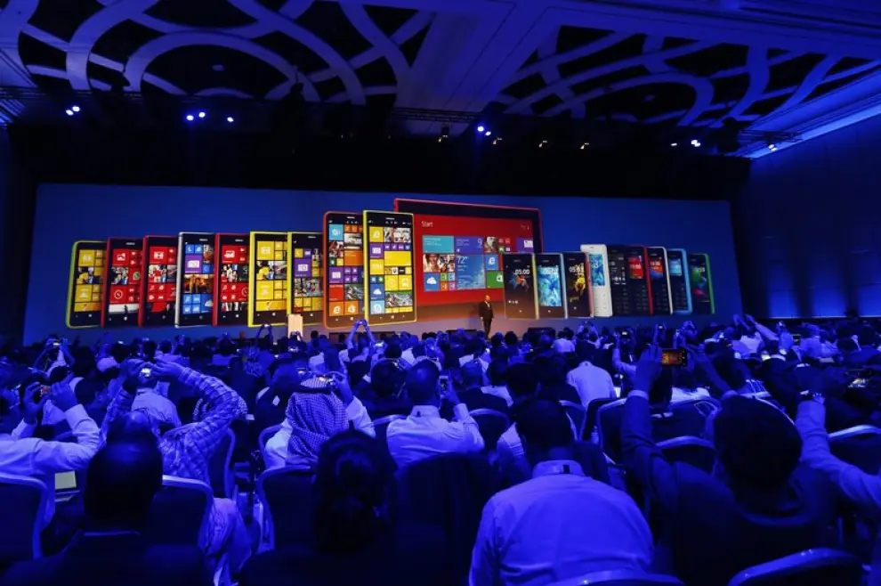 Nokia ha presentado su nueva serie de dispositivos móviles, incluida una tableta y dos móviles gigantes.