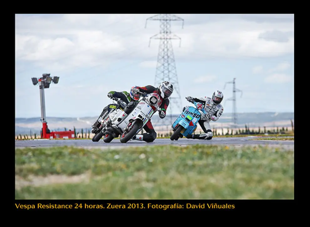 Circuito de Zuera en las 24 horas de resistencia de 2013, la moto es la numero 66 , pilotada por David Pérez, terminó tercera en su clasificación. Jesús Ordoñez., miembro del equipo.