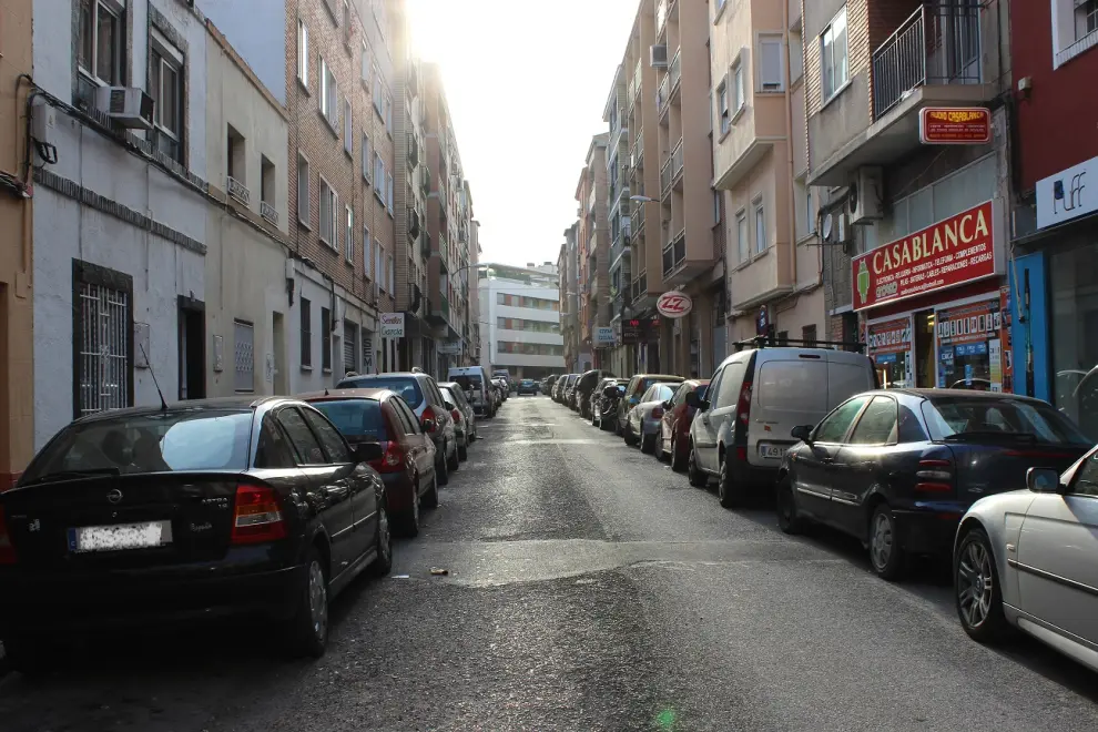 Calle sin reformar del barrio de Delicias en Zaragoza