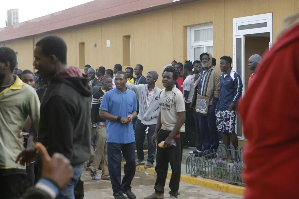 Cientos de inmigrantes han logrado entrar en Melilla en un asalto multitudinario a la valla