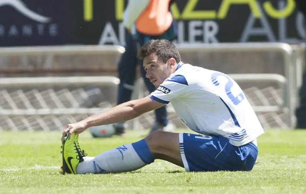 Diego Suárez estira en el suelo