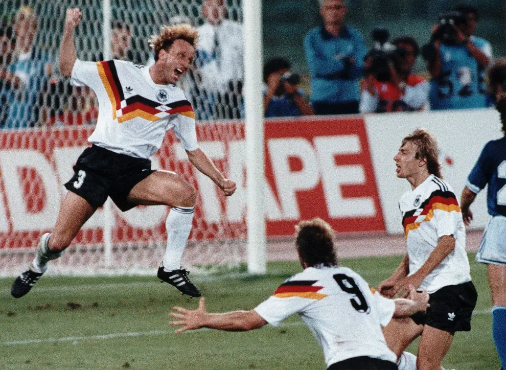 Brehme celebra el gol con Alemania en la final del Mundial